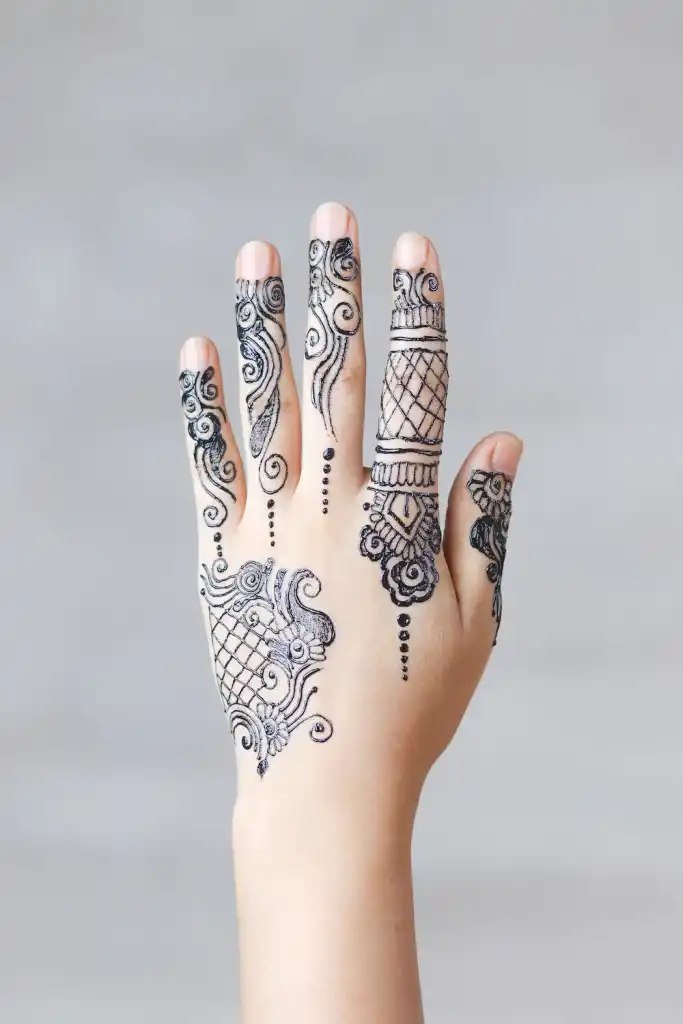 This image has an empty alt attribute; its file name is henna.webp