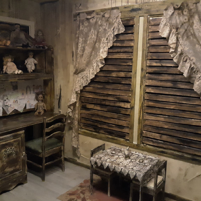 This image has an empty alt attribute; its file name is mesa-arizona-homepage-doll-house.jpg